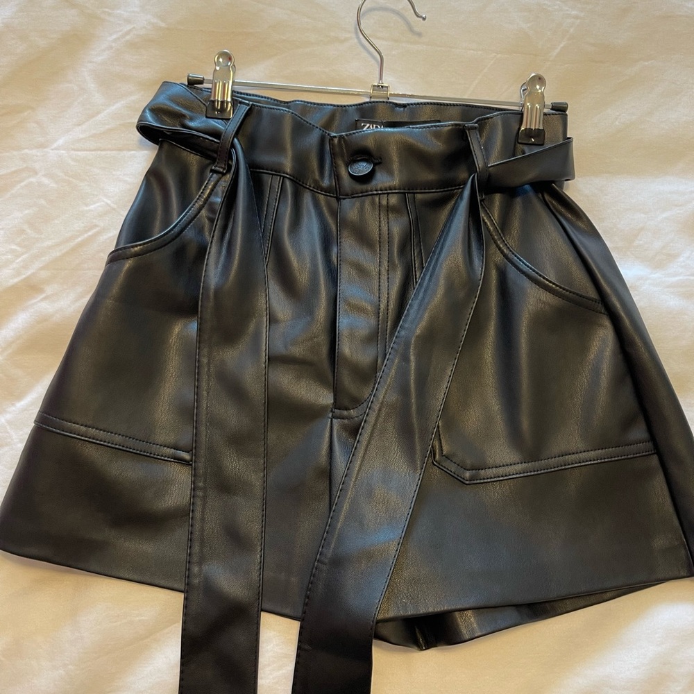 Zara black leather shorts NEVER WORN NWT size XS